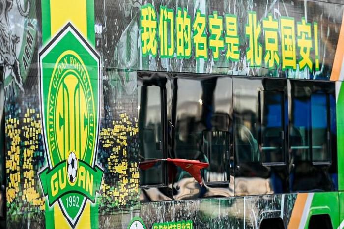 叶辰这时候继续道：军队战斗力，在我看来，一般取决于三个方面，首先自然是武器装备的水平，其次是管理层制定战略战术的水平，最后也是最重要的，就是单兵作战的实力，万龙殿的单兵作战水平，你们肯定是有所耳闻的，如果由他们来帮你们训练士兵，相信用不了多久，你们的士兵水平就会有质的变化。